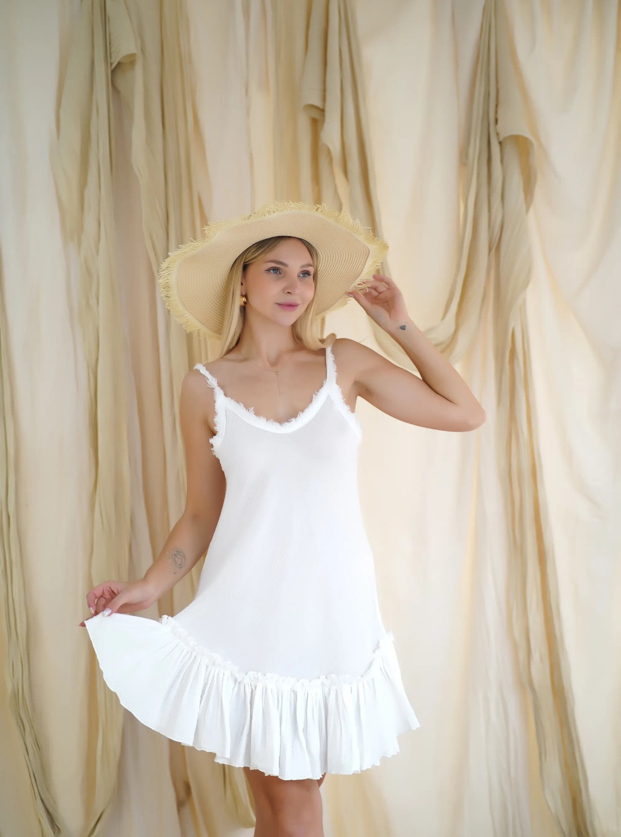 Short Frılly Dress / White
